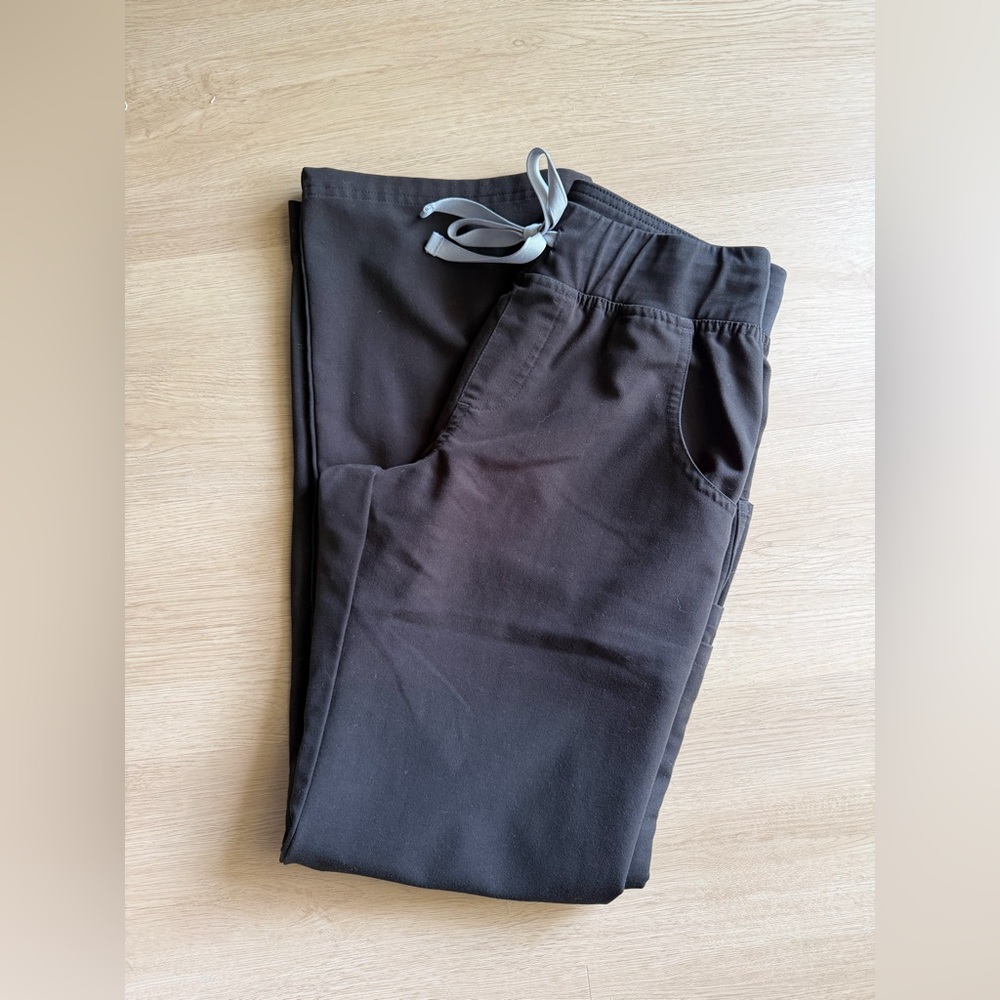 Women's Figs black kade cargo scrub pants XS regular length